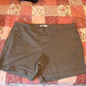 Old Navy Woman’s shorts. Color Gray. Plus size 26